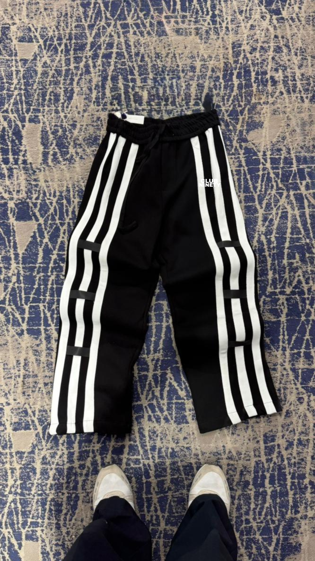 Black Straight-Leg Baggy Sweatpants With lines .